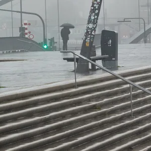 Es regnet, es regnet – der Hafen wird nass: Im Oktober war das in Hamburg mehr oder weniger Normalzustand.