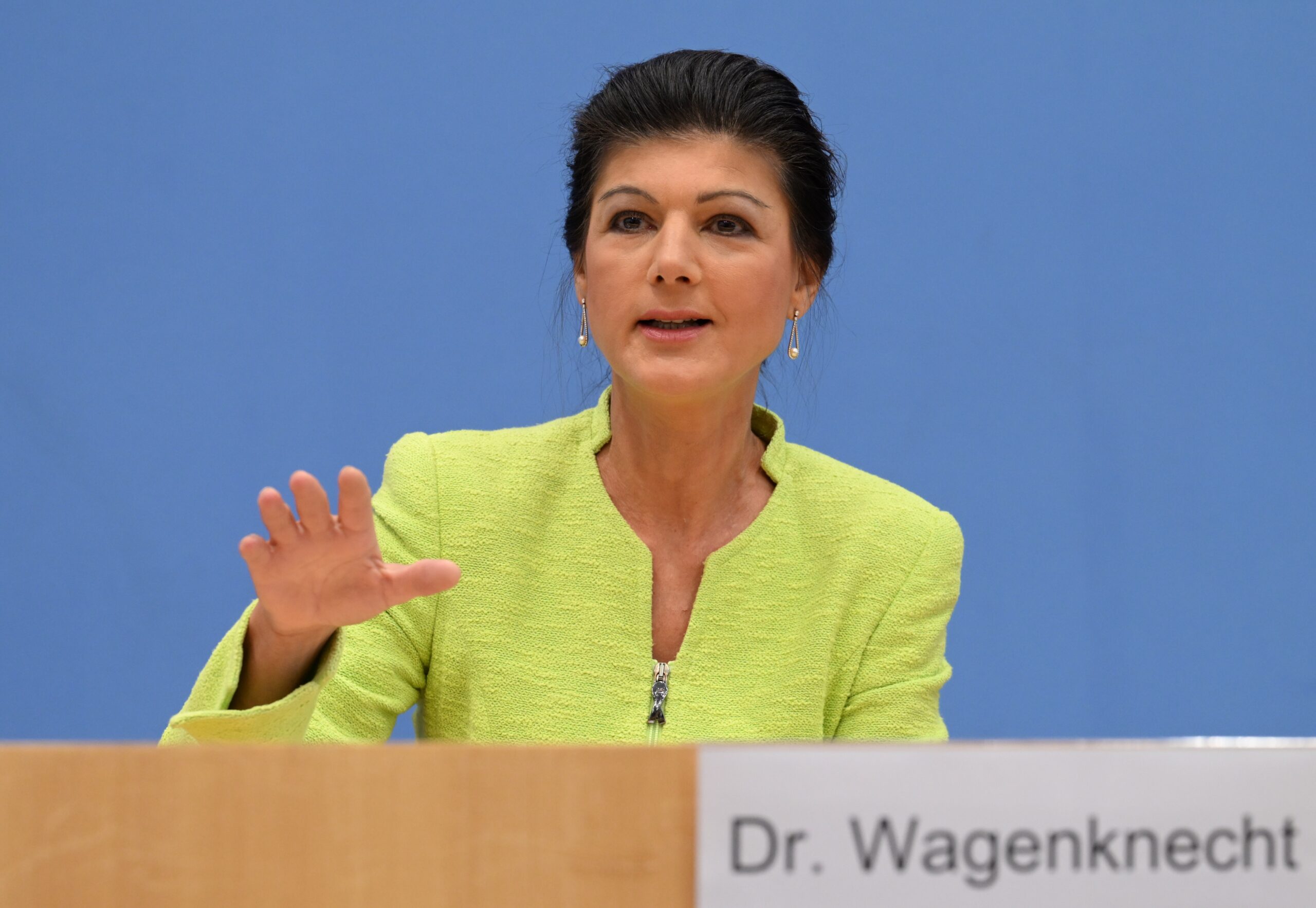 Die Politikerin Sahra Wagenknecht spricht während der Pressekonferenz zur Gründung des Vereins «Bündnis Sahra Wagenknecht - Für Vernunft und Gerechtigkeit».