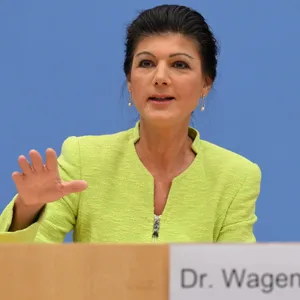 Die Politikerin Sahra Wagenknecht spricht während der Pressekonferenz zur Gründung des Vereins «Bündnis Sahra Wagenknecht - Für Vernunft und Gerechtigkeit».