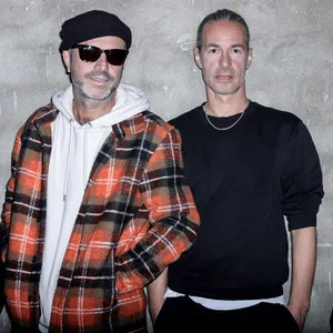 Selig feiert 30-jähriges Bestehen, Stephan Eggert (v.l.n.r.), Jan Plewka, Christian Neander und Leo Schmidthals sind erkennbar euphorisiert.