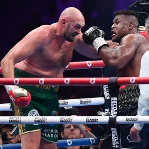 Tyson Fury boxt gegen Francis Ngannou