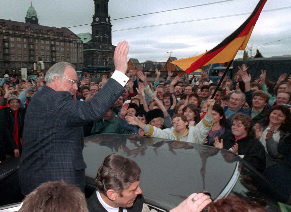 Dezember 1989: Der damalige Bundeskanzler Helmut Kohl während seines zweitägigen Besuchs in der sächsischen Stadt Dresden