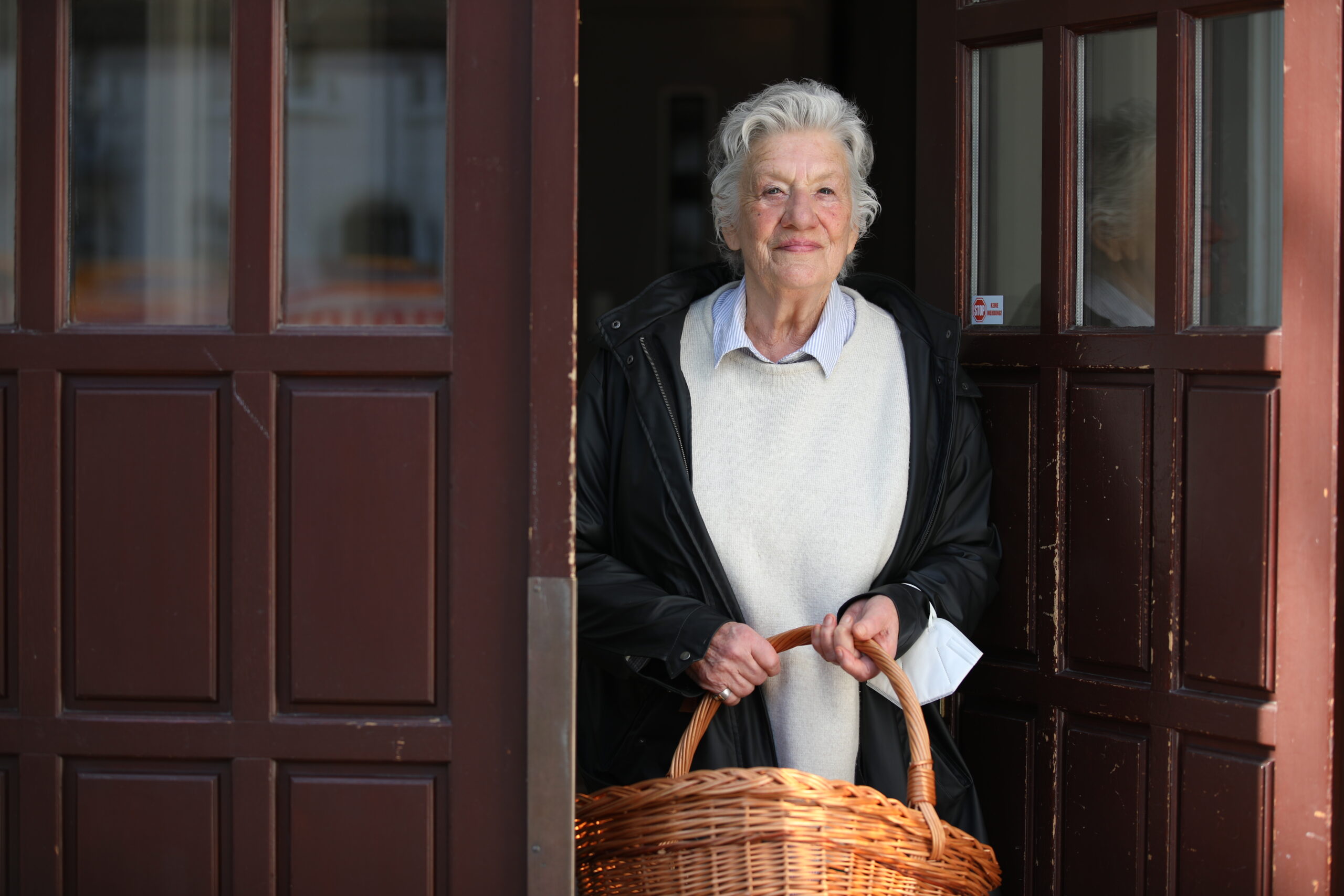 Monika Fuchs (85) ist Deutschlands älteste YouTube-Köchin. Jetzt hat die Hamburgerin ein Buch über ihr Leben geschrieben.
