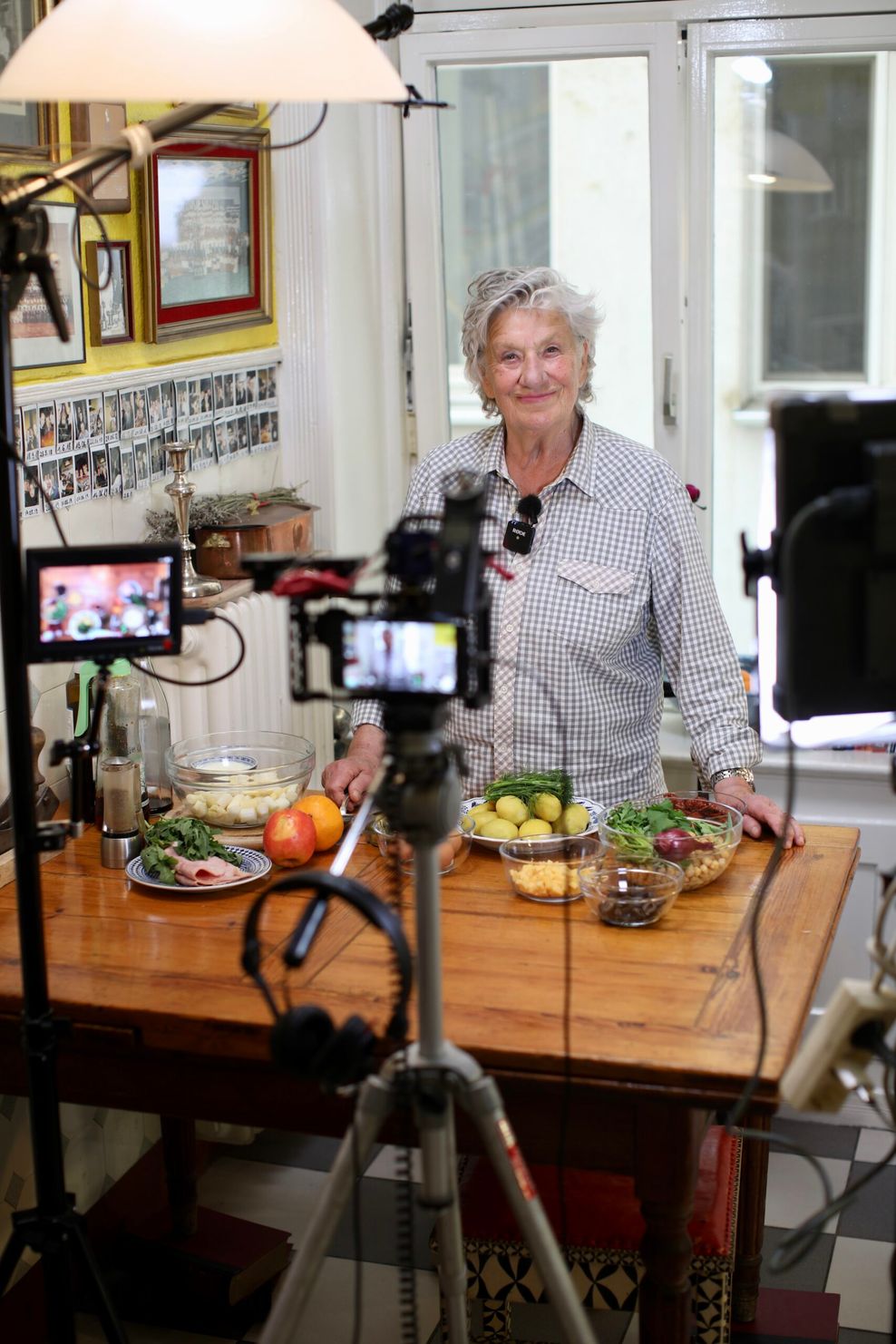 Monika Fuchs bei der Arbeit: In ihren YouTube-Videos dreht sich alles ums Kochen.