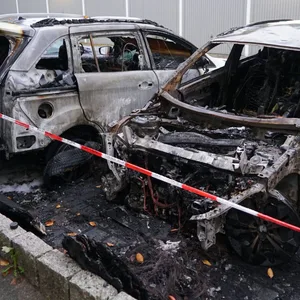 Drei Autos brannten in der Nacht zum Montag in Horn aus.