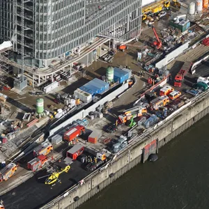 Großeinsatz nach dem schweren Baustellen-Unfall in der Hamburger HafenCity.