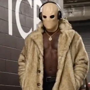 David Njoku von den Cleveland Browns mit Maske