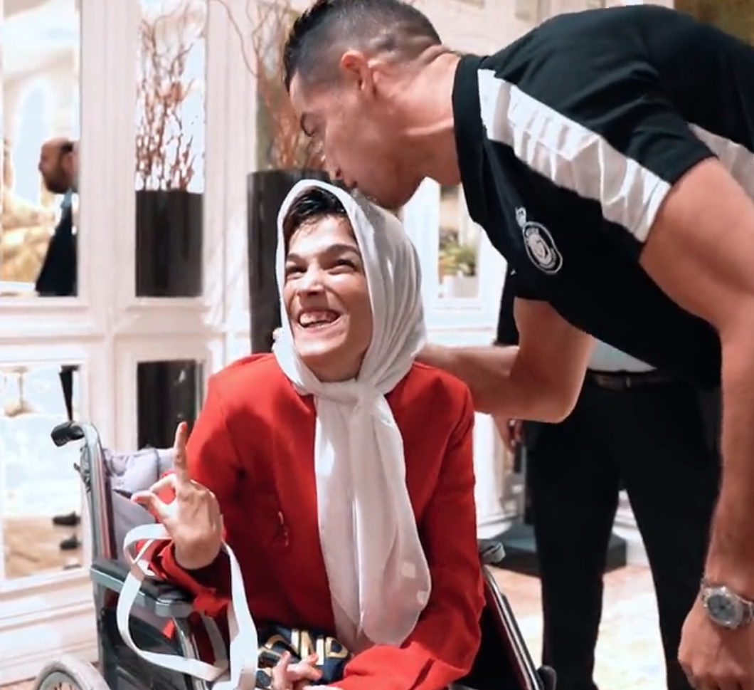 Cristiano Ronaldo küsst Fatemeh Hamami