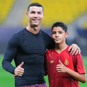 Cristiano Ronaldo und sein Sohn Cristiano Jr.