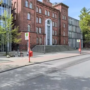 Im Bereich dieser Bushaltestelle soll es zur Tat gekommen sein.