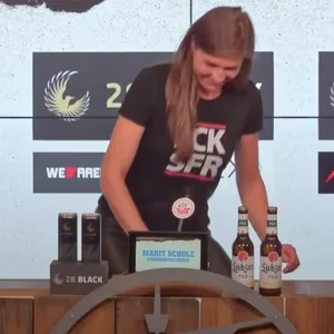 Hansa Rostocks Pressesprecherin Marit Scholz mit dem beanstandeten T-Shirt