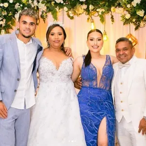 Luis Diaz mit Eltern und Ehefrau Gera Ponce