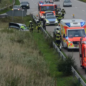 Bei dem Unfall auf der A1 wurde eine Person verletzt.