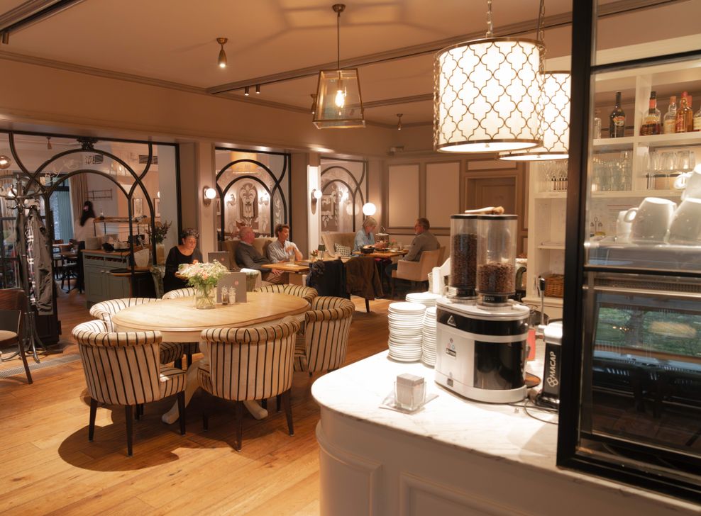 Im „Café Reinhardt“ loben die Experten auch den „schönen Innenbereich“.