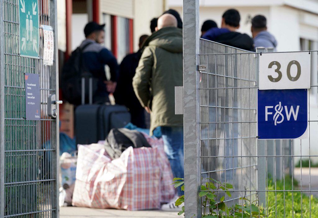 Geflüchtete kommen in der Erstaufnahmeeinrichtung an der Schmiedekoppel in Niendorf an.