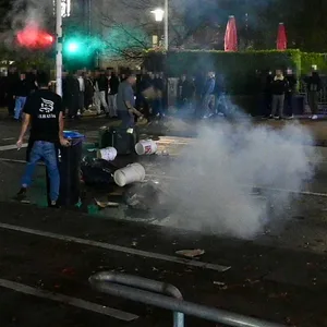 Halloween-Randale in Hamburg: Auch eine Straßenblockade wurde errichtet.