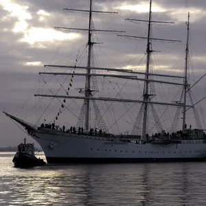 Auch die Gorch Fock, ein Segelschulschiff der Marine, war an der Suche beteiligt (Archivfoto).