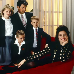 Die Hauptdarsteller von „Die Nanny“: icholle Tom, Madeline Zima, Charles Shaughnessy, Benjamin Salisbury, Fran Drescher (v.l.n.r.).