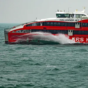 Der Halunder Jet fährt von Hamburg über Cuxhaven nach Helgoland – doch in den kommenden Tagen gibt es keine Verbindungen zur Nordseeinsel. (Archivbild)