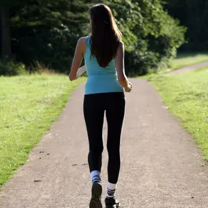 Die Frau hatte gerade auf einem Wanderweg Sport gemacht, als sie attackiert wurde (Symbolfoto).