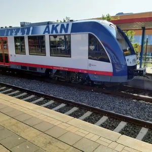 AKN-Zug am Bahnhof