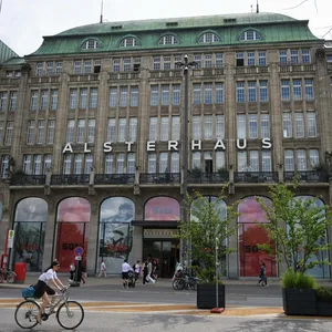 Das Alsterhaus am Jungfernstieg (Archivbild).