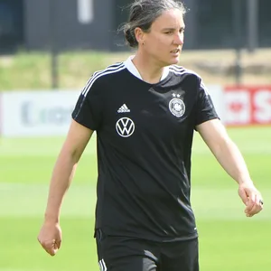 Birgit Prinz auf dem Trainingsplatz