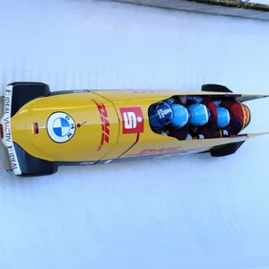 Ein deutscher Viererbob auf der Bahn in Innsbruck