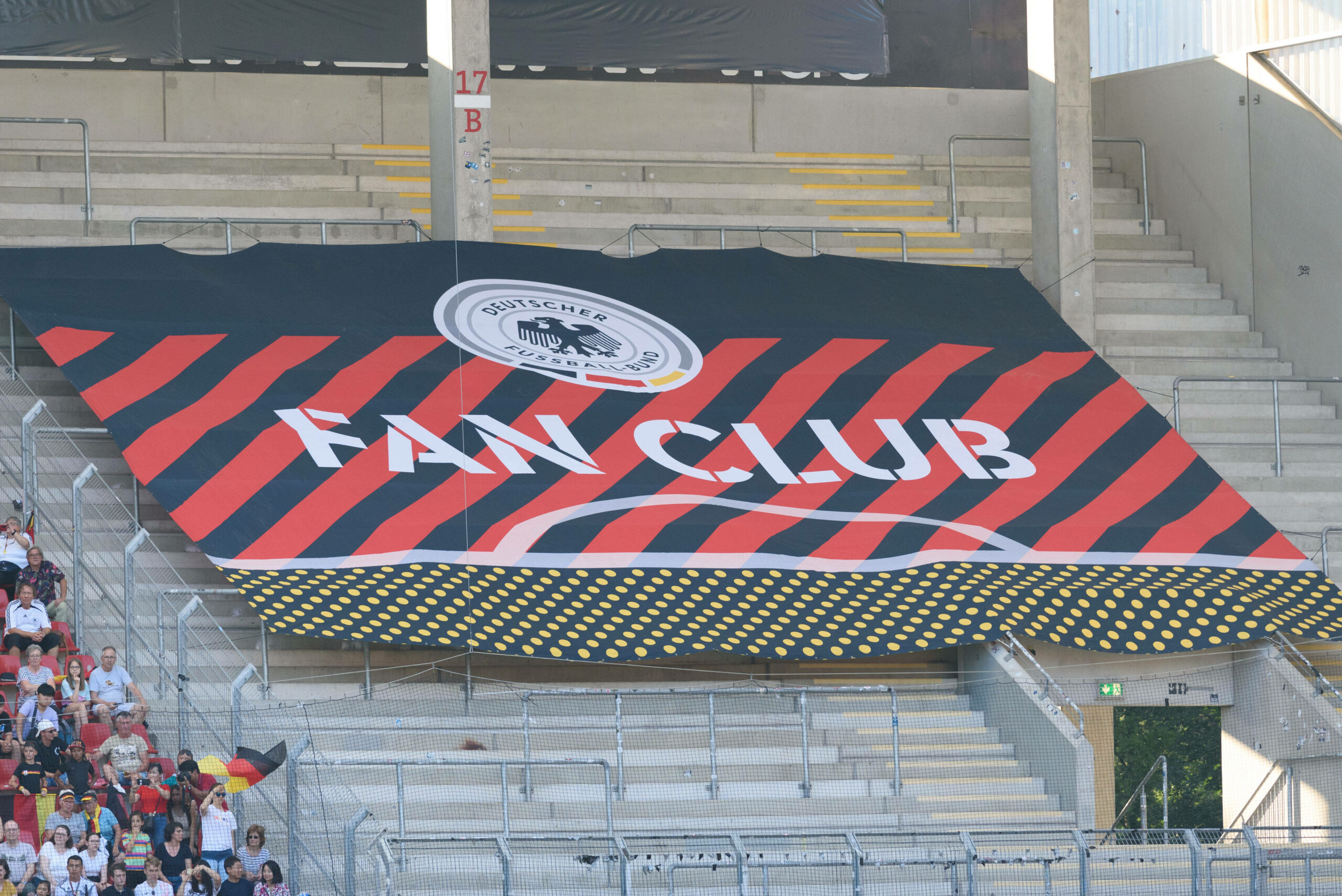 Ein Banner auf der Tribüne des Fan Club Nationalmannschaft.