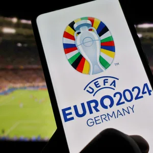 Das Logo der EM 2024 abgebildet auf einem Handy.