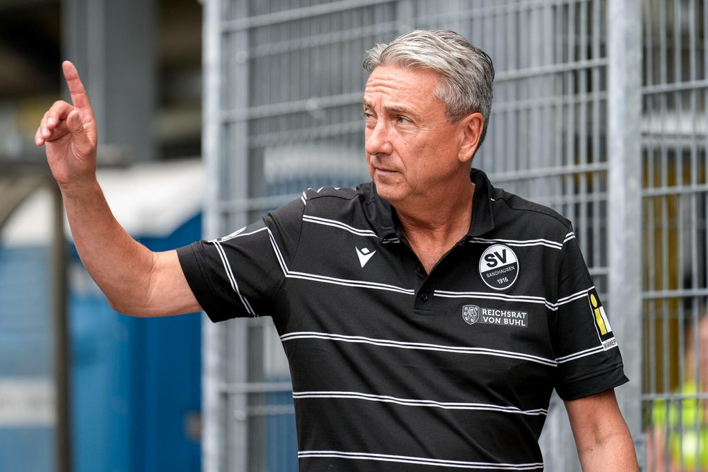Jürgen Machmeier winkt