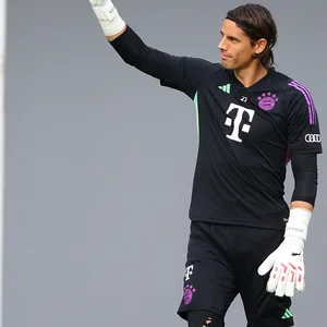 Yann Sommer winkt