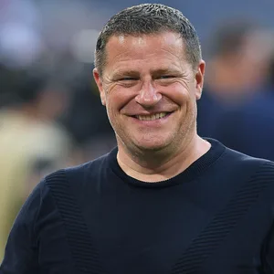 Max Eberl lächelt