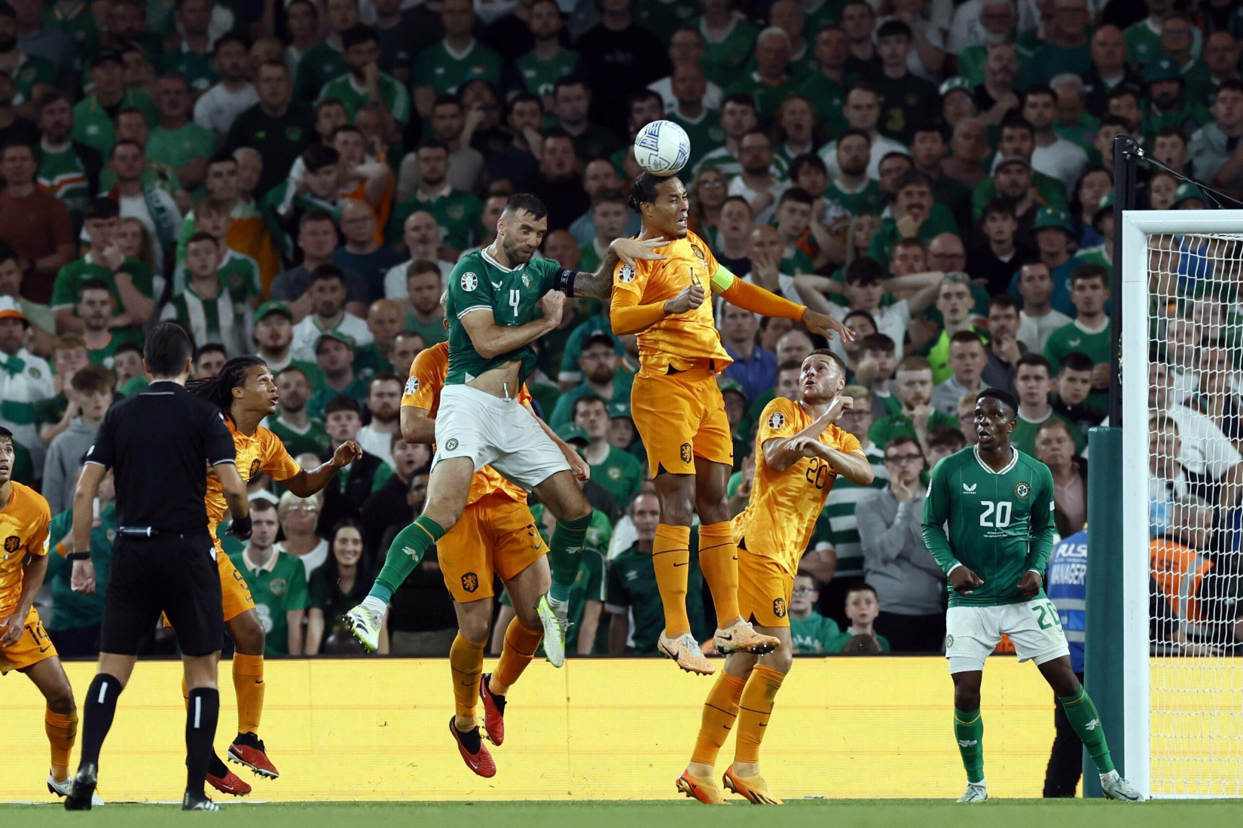 Niederlande gegen Irland in der EM-Qualifikation