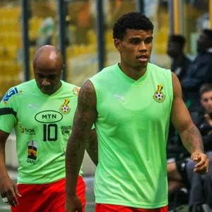 Ransford Königsdörffer im Ghana-Trainingsshirt.
