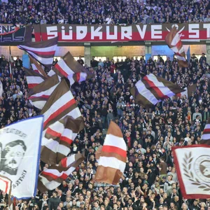 St. Pauli Fans in der Südkurve