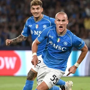 Leo Östigard im Trikot des SSC Neapel