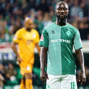 Naby Keita frustriert auf dem Fußballfeld