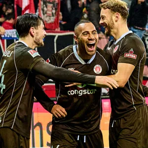 Jubelnde St. Pauli-Profis