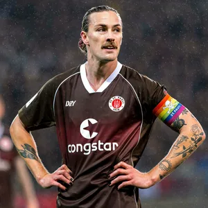 Jackson Irvine im Regen