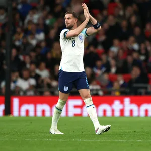 Jordan Henderson klatscht