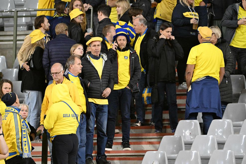 Die schwedischen Fußballfans erfuhren im Stadion von dem Attentat.