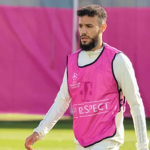 Noussair Mazraoui beim Training des FC Bayern München