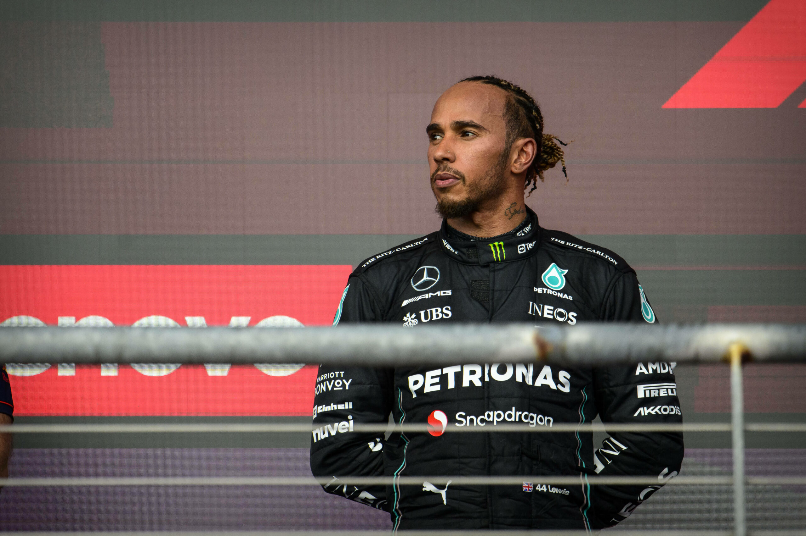 Lewis Hamilton auf einem Podium