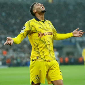 Felix Nmecha feiert sein Tor für den BVB gegen Newcastle United