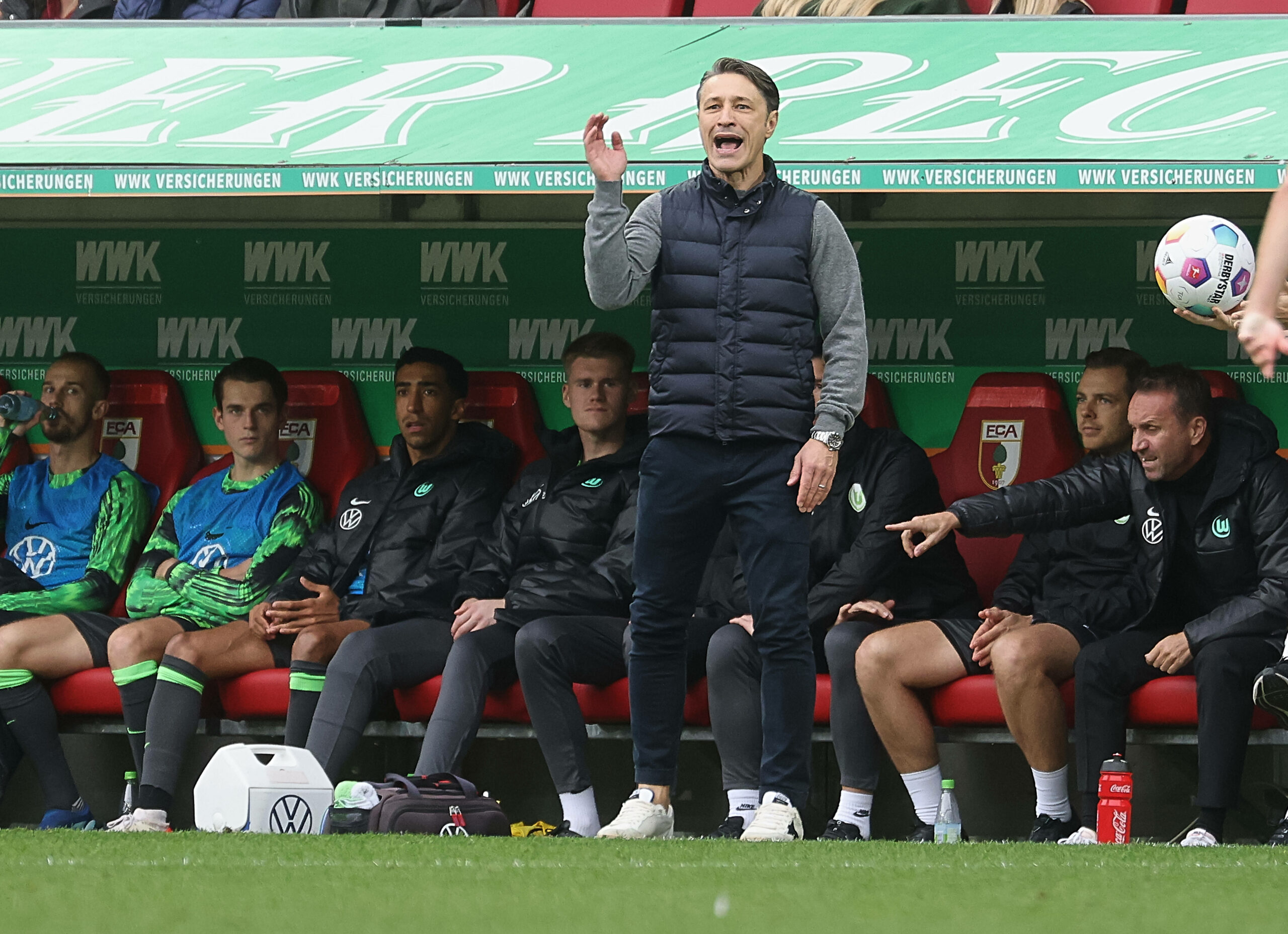 Niko Kovac, Trainer des VfL Wolfsburg, im Spiel gegen den FC Augsburg