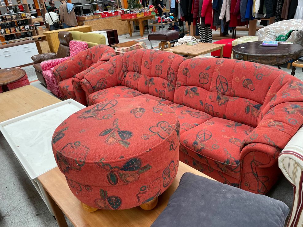 Rote Couchgarnitur
