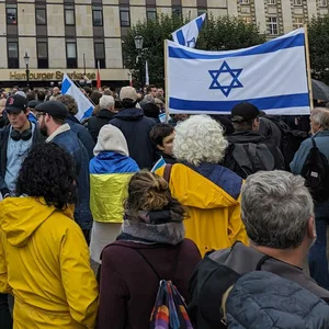 Kundgebung in Hamburg gegen Gewalt und Antisemitismus.