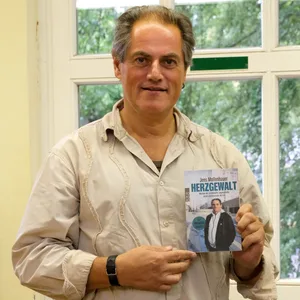 In „Herzgewalt“ schildert Jens Mollenhauer seine Erfahrungen mit kriminellen Kindern und Jugendlichen.