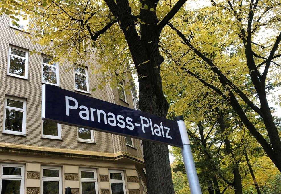 Straßenschild Parnass-Platz